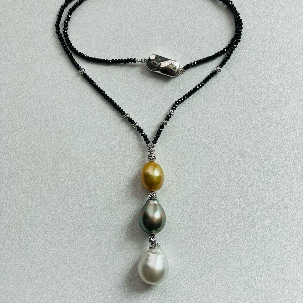 Elegant Black and Gold Pearl Necklace